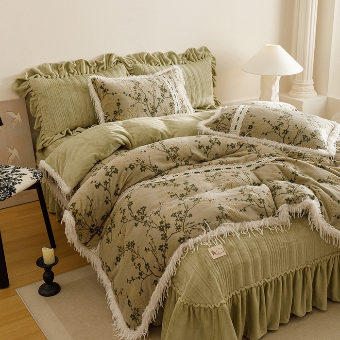 91家纺网 家纺一手货源 找家纺 菊上家纺 2025新款高克重5D雕花牛奶绒时尚仿皮草国潮风床盖四件套-羽妃系列 羽妃-豆绿