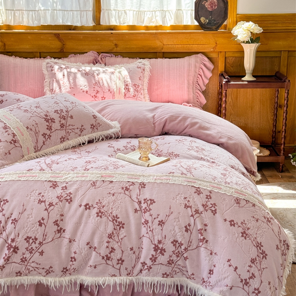 91家纺网 家纺一手货源 找家纺 菊上家纺 2025新款高克重5D雕花牛奶绒时尚仿皮草国潮风床盖四件套-羽妃系列 羽妃-玫粉