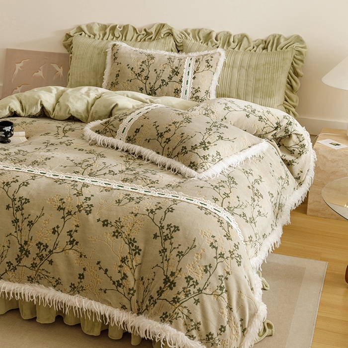 91家纺网 家纺一手货源 找家纺 菊上家纺 2025新款高克重5D雕花牛奶绒时尚仿皮草国潮风床盖四件套-羽妃系列 羽妃-豆绿