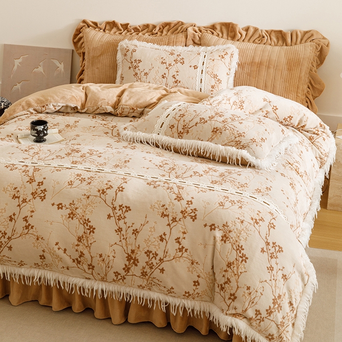 91家纺网 家纺一手货源 找家纺 （总）菊上家纺 2025新款高克重5D雕花牛奶绒时尚仿皮草国潮风床盖四件套-羽妃系列