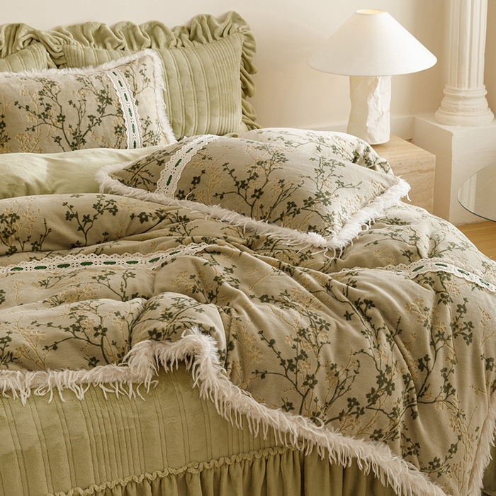 91家纺网 家纺一手货源 找家纺 菊上家纺 2025新款高克重5D雕花牛奶绒时尚仿皮草国潮风床盖四件套-羽妃系列 羽妃-豆绿
