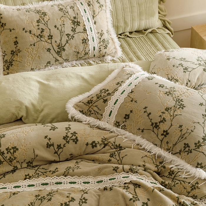 91家纺网 家纺一手货源 找家纺 菊上家纺 2025新款高克重5D雕花牛奶绒时尚仿皮草国潮风床盖四件套-羽妃系列 羽妃-豆绿