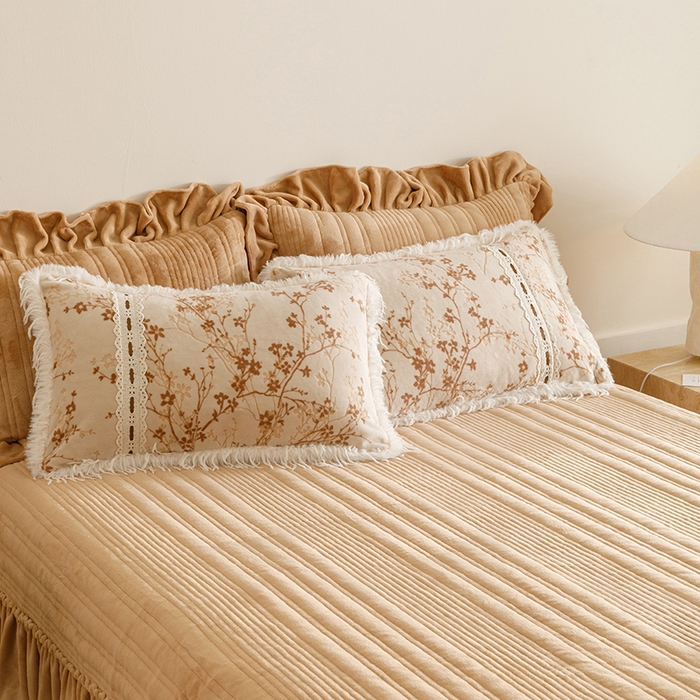 91家纺网 家纺一手货源 找家纺 （总）菊上家纺 2025新款高克重5D雕花牛奶绒时尚仿皮草国潮风床盖四件套-羽妃系列