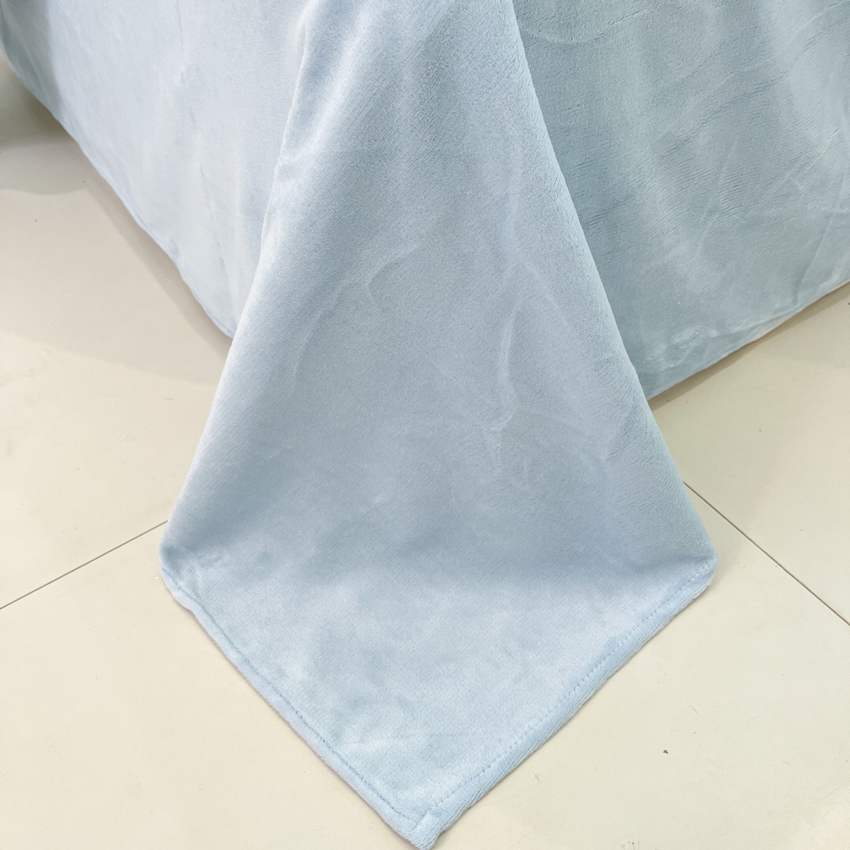 91家纺网 家纺一手货源 找家纺 金爱家 2025新品大版卡通平网数码印花加厚高克重牛奶绒皮卡丘系列四件套 绒大版-奶芙玉桂狗