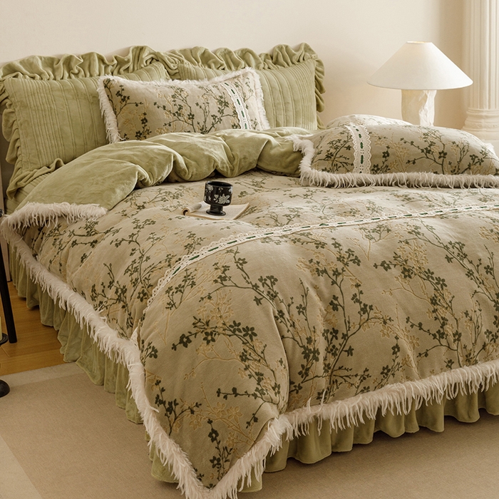 91家纺网 家纺一手货源 找家纺 菊上家纺 2025新款高克重5D雕花牛奶绒时尚仿皮草国潮风床盖四件套-羽妃系列 羽妃-豆绿