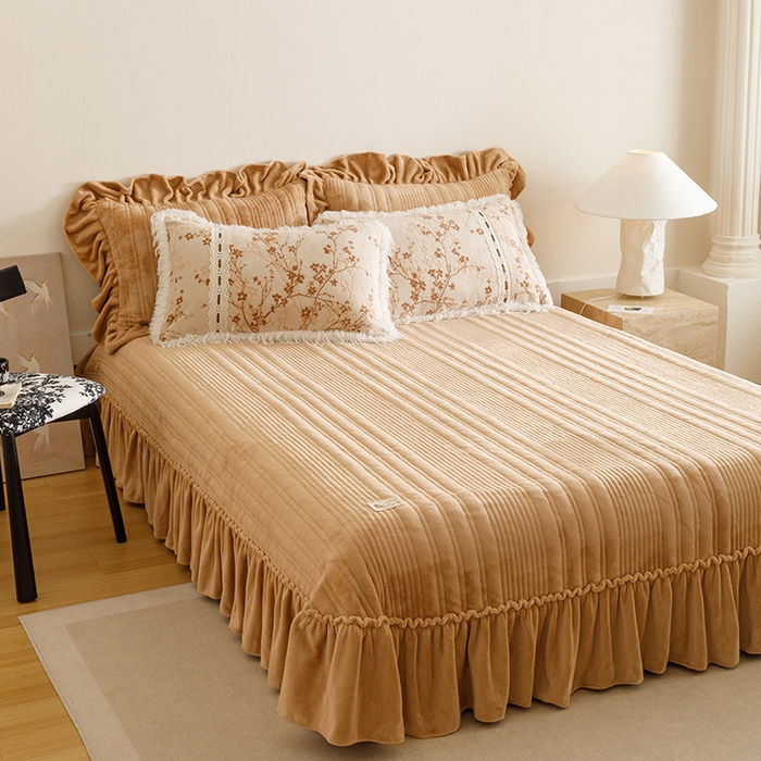 91家纺网 家纺一手货源 找家纺 （总）菊上家纺 2025新款高克重5D雕花牛奶绒时尚仿皮草国潮风床盖四件套-羽妃系列