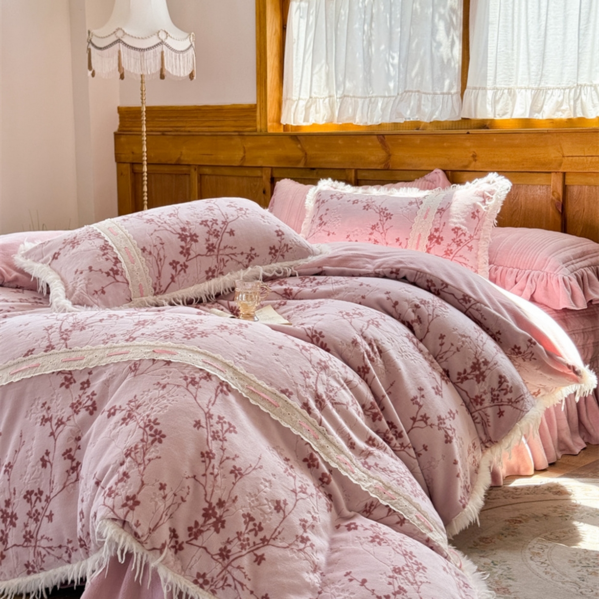 91家纺网 家纺一手货源 找家纺 菊上家纺 2025新款高克重5D雕花牛奶绒时尚仿皮草国潮风床盖四件套-羽妃系列 羽妃-玫粉