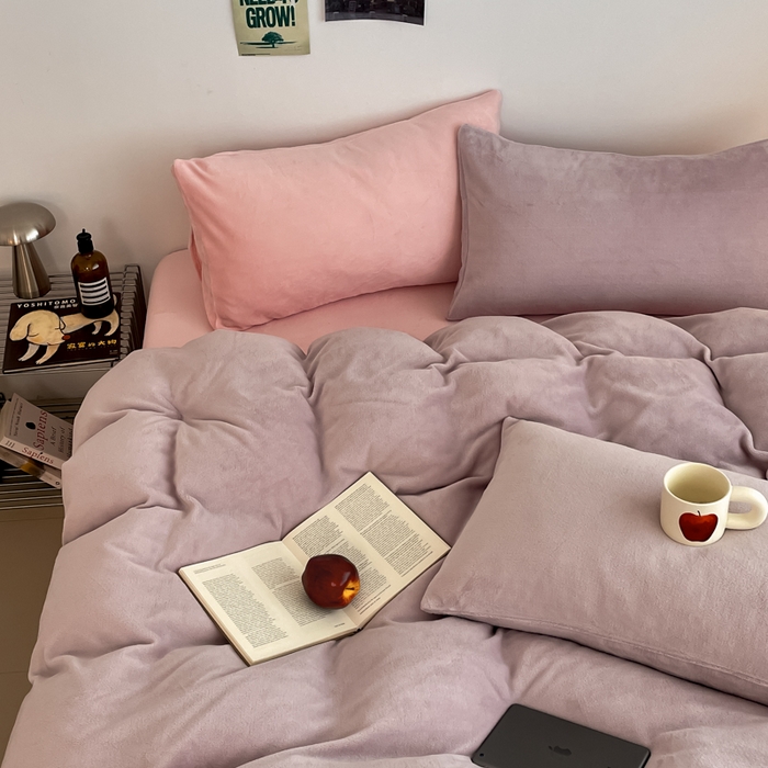 91家纺网 家纺一手货源 找家纺 三朵家纺 2025新款法莱绒混搭四件套 淡紫+粉玉