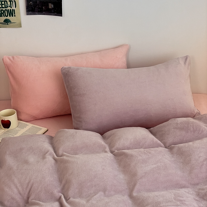 91家纺网 家纺一手货源 找家纺 三朵家纺 2025新款法莱绒混搭四件套 淡紫+粉玉