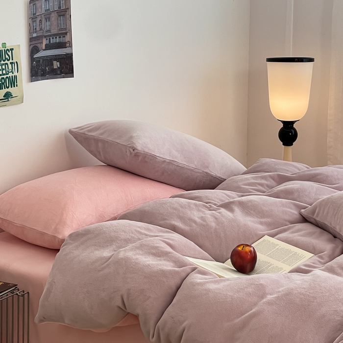 91家纺网 家纺一手货源 找家纺 三朵家纺 2025新款法莱绒混搭四件套 淡紫+粉玉