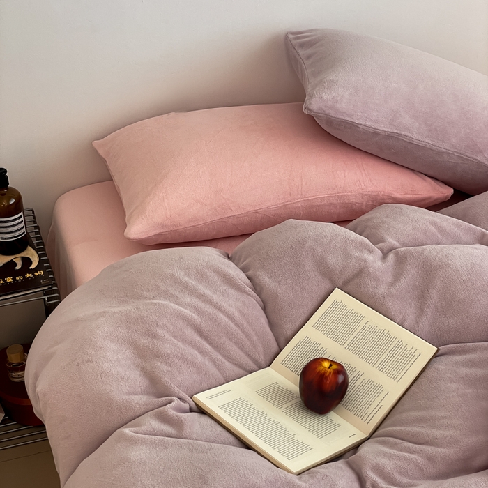 91家纺网 家纺一手货源 找家纺 三朵家纺 2025新款法莱绒混搭四件套 淡紫+粉玉