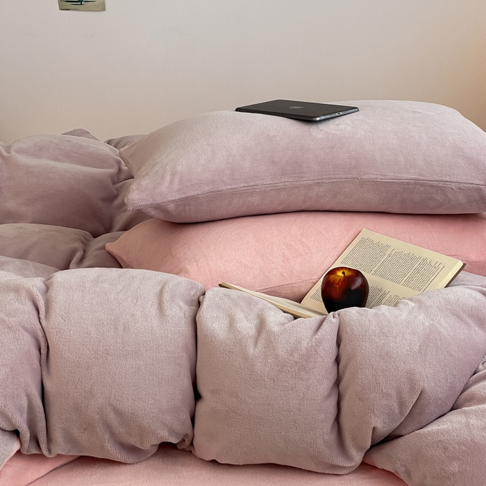 91家纺网 家纺一手货源 找家纺 三朵家纺 2025新款法莱绒混搭四件套 淡紫+粉玉