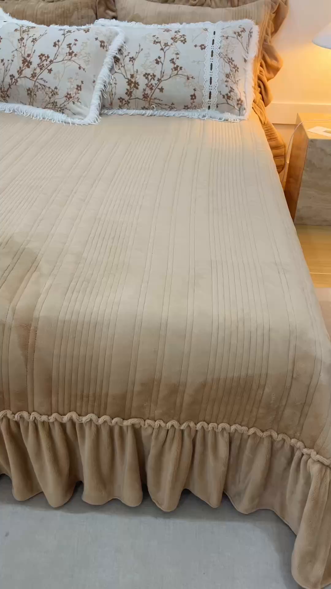 91家纺网 家纺一手货源 找家纺 （总）菊上家纺 2025新款高克重5D雕花牛奶绒时尚仿皮草国潮风床盖四件套-羽妃系列