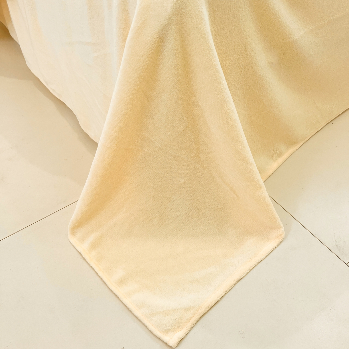 91家纺网 家纺一手货源 找家纺 金爱家 2025新品大版卡通平网数码印花加厚高克重牛奶绒皮卡丘系列四件套 绒大版-奶黄布丁狗