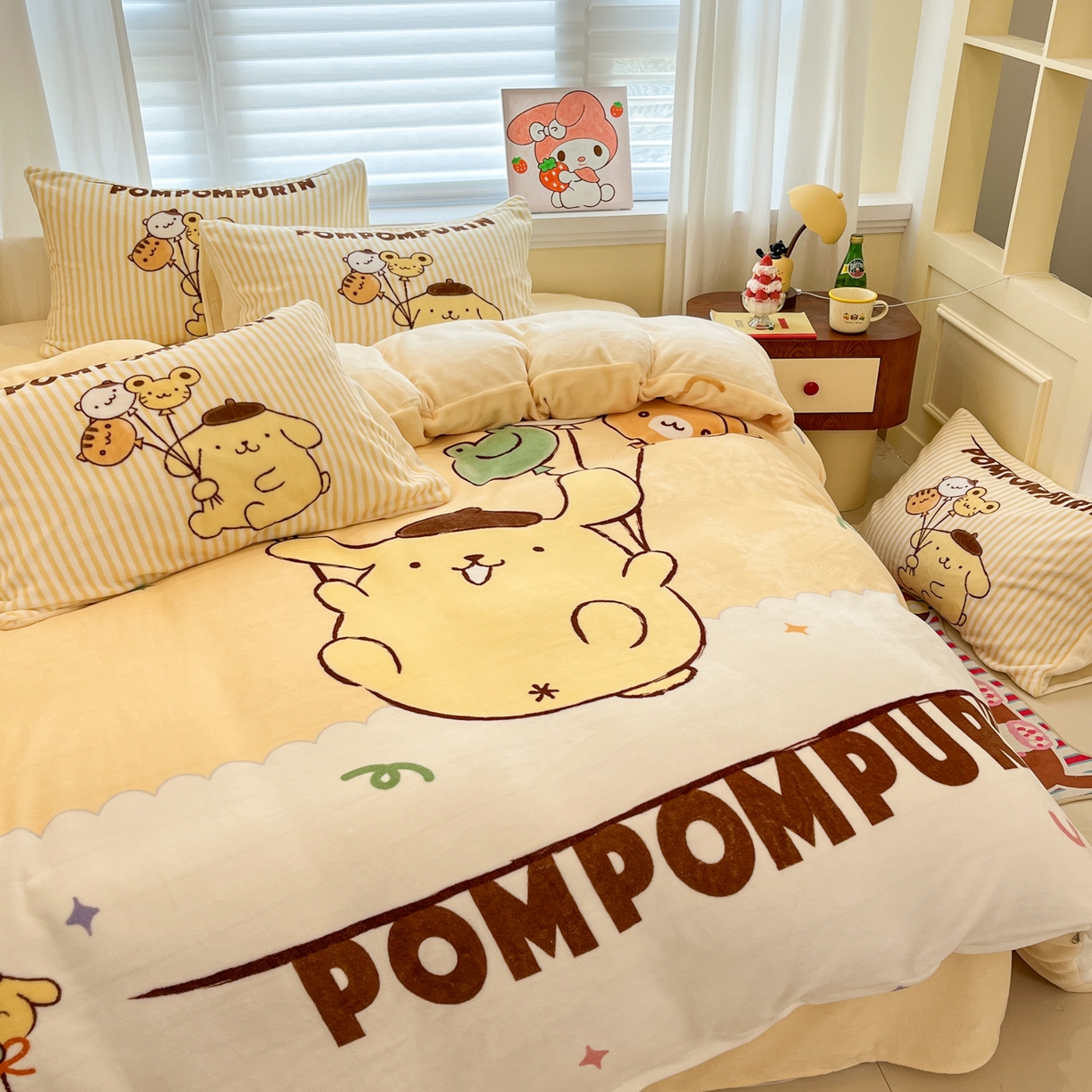 91家纺网 家纺一手货源 找家纺 金爱家 2025新品大版卡通平网数码印花加厚高克重牛奶绒皮卡丘系列四件套 绒大版-奶黄布丁狗