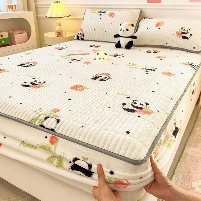 91家纺网 家纺一手货源 找家纺 摩妮卡 2025新款小清新系列印花牛奶绒夹棉床笠三件套 小可爱