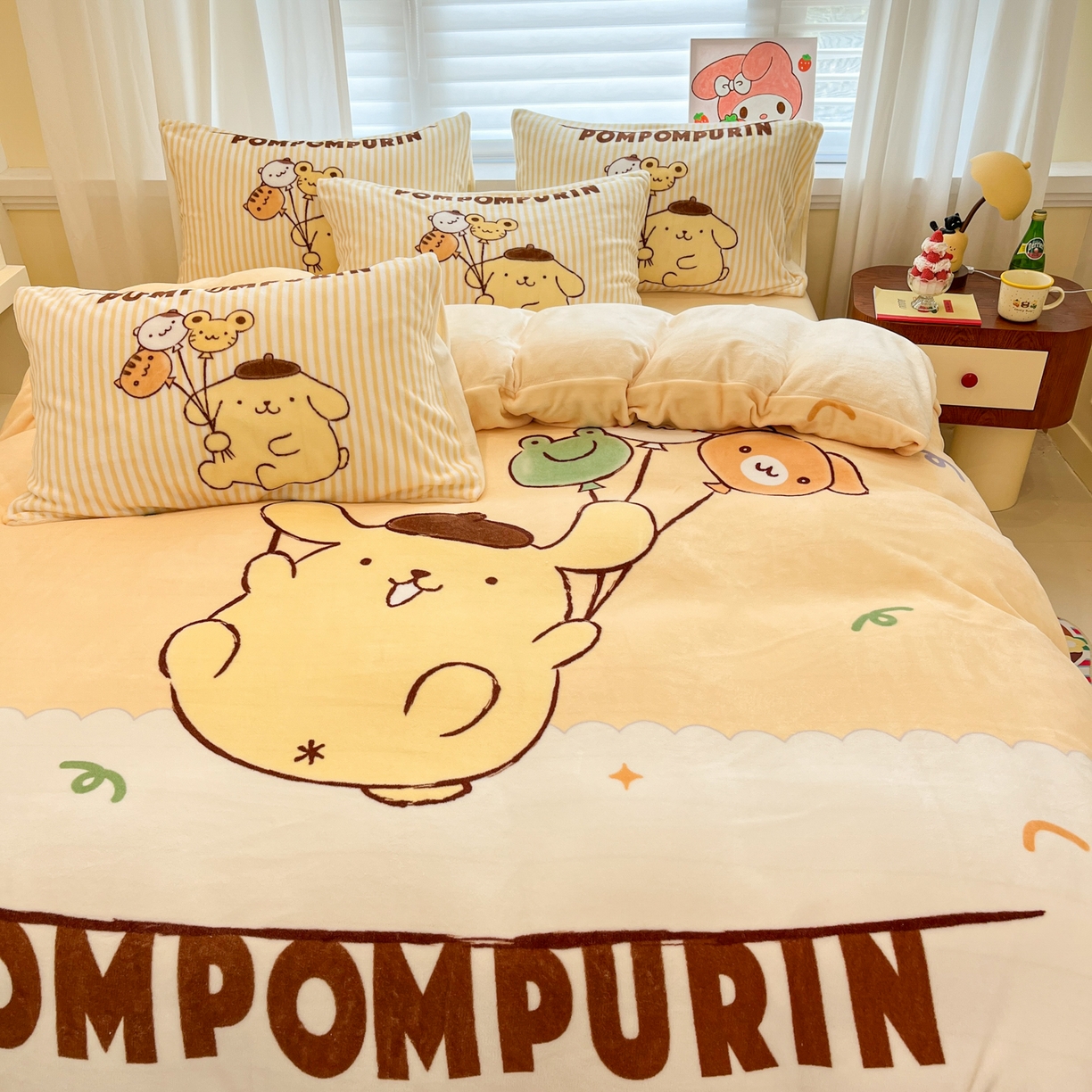 91家纺网 家纺一手货源 找家纺 金爱家 2025新品大版卡通平网数码印花加厚高克重牛奶绒皮卡丘系列四件套 绒大版-奶黄布丁狗