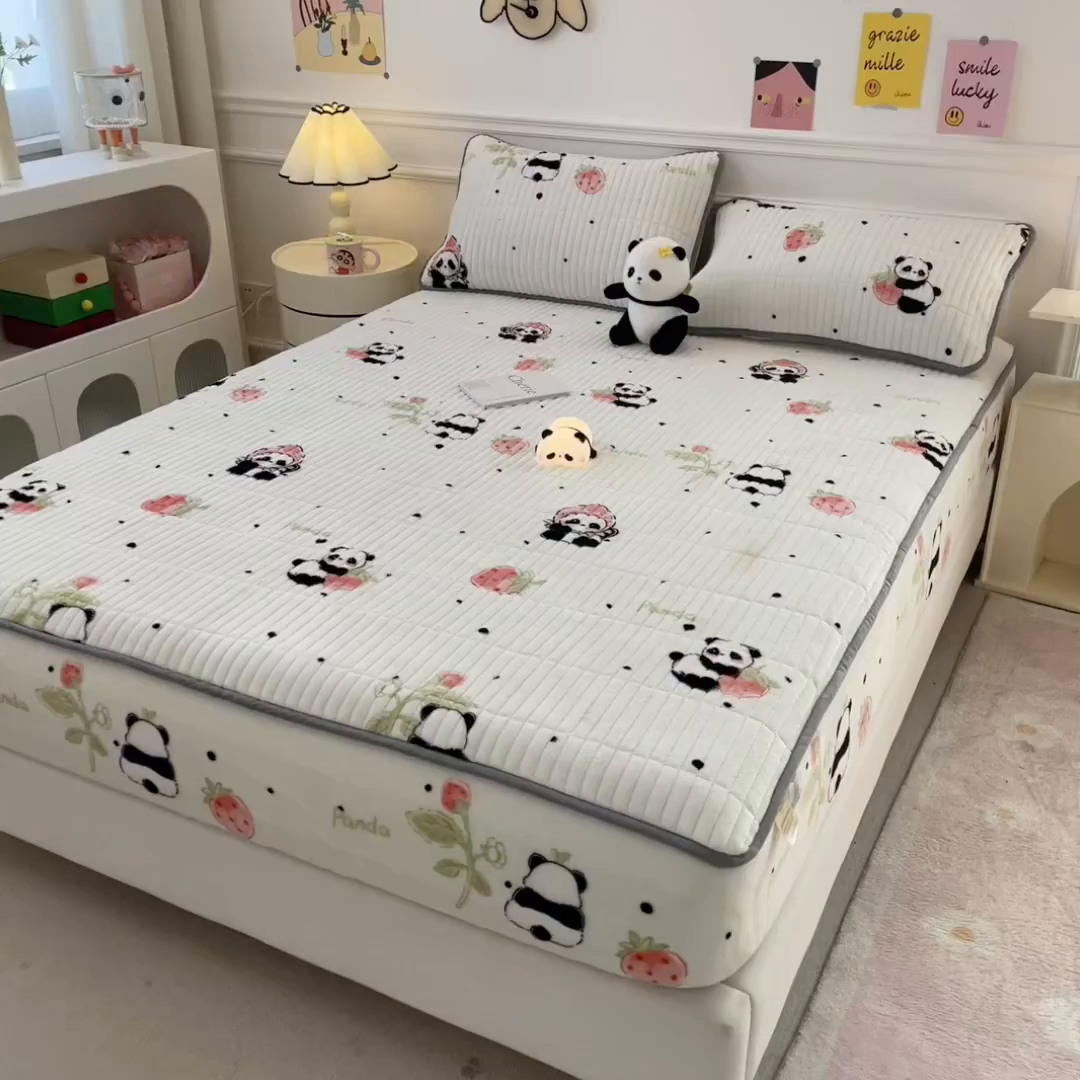 91家纺网 家纺一手货源 找家纺 摩妮卡 2025新款小清新系列印花牛奶绒夹棉床笠三件套 小可爱