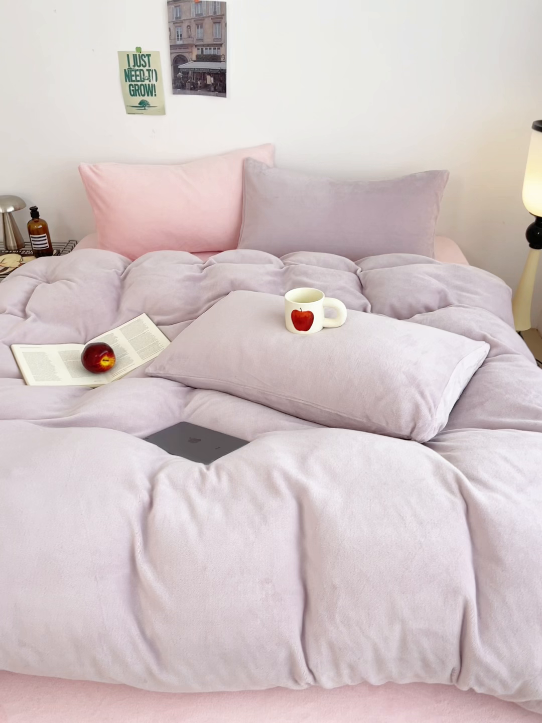 91家纺网 家纺一手货源 找家纺 三朵家纺 2025新款法莱绒混搭四件套 淡紫+粉玉