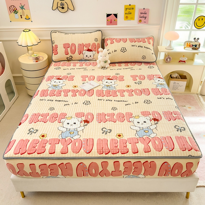 91家纺网 家纺一手货源 找家纺 摩妮卡 2025新款小清新系列印花牛奶绒夹棉床笠三件套 修狗