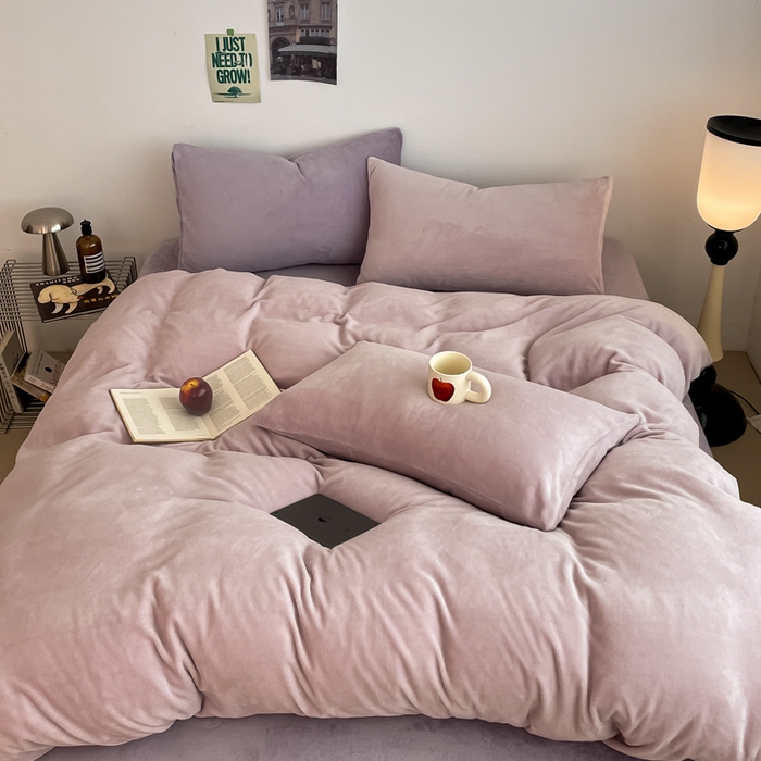 91家纺网 家纺一手货源 找家纺 三朵家纺 2025新款法莱绒混搭四件套 淡紫+薰衣草