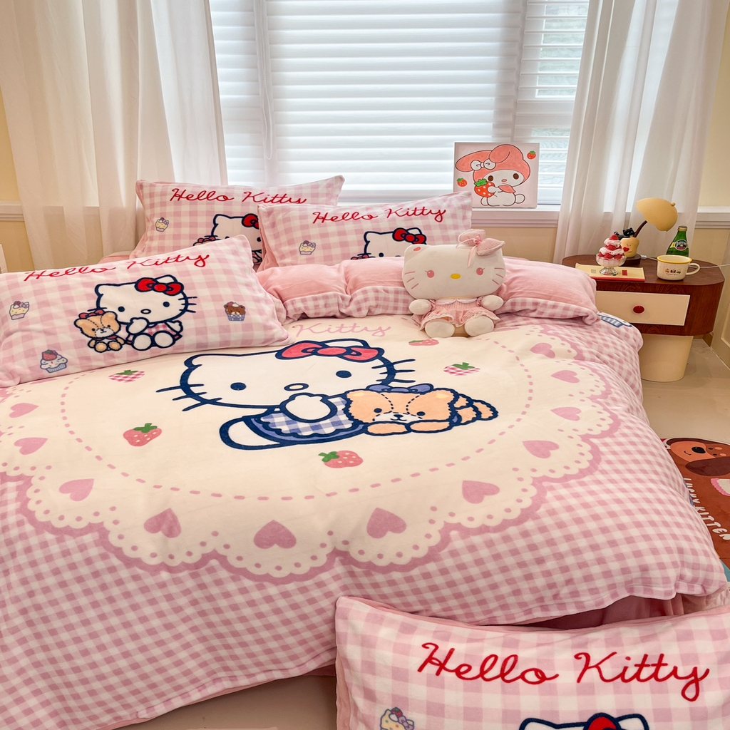 91家纺网 家纺一手货源 找家纺 金爱家 2025新品大版卡通平网数码印花加厚高克重牛奶绒皮卡丘系列四件套 绒大版-奶油kt