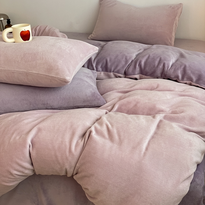 91家纺网 家纺一手货源 找家纺 三朵家纺 2025新款法莱绒混搭四件套 淡紫+薰衣草