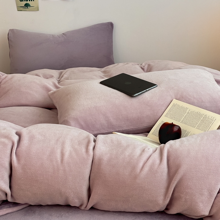 91家纺网 家纺一手货源 找家纺 三朵家纺 2025新款法莱绒混搭四件套 淡紫+薰衣草