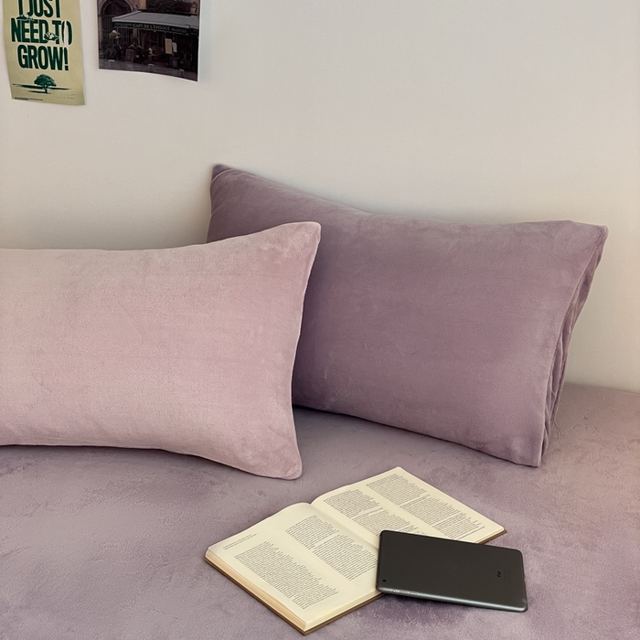 91家纺网 家纺一手货源 找家纺 三朵家纺 2025新款法莱绒混搭四件套 淡紫+薰衣草