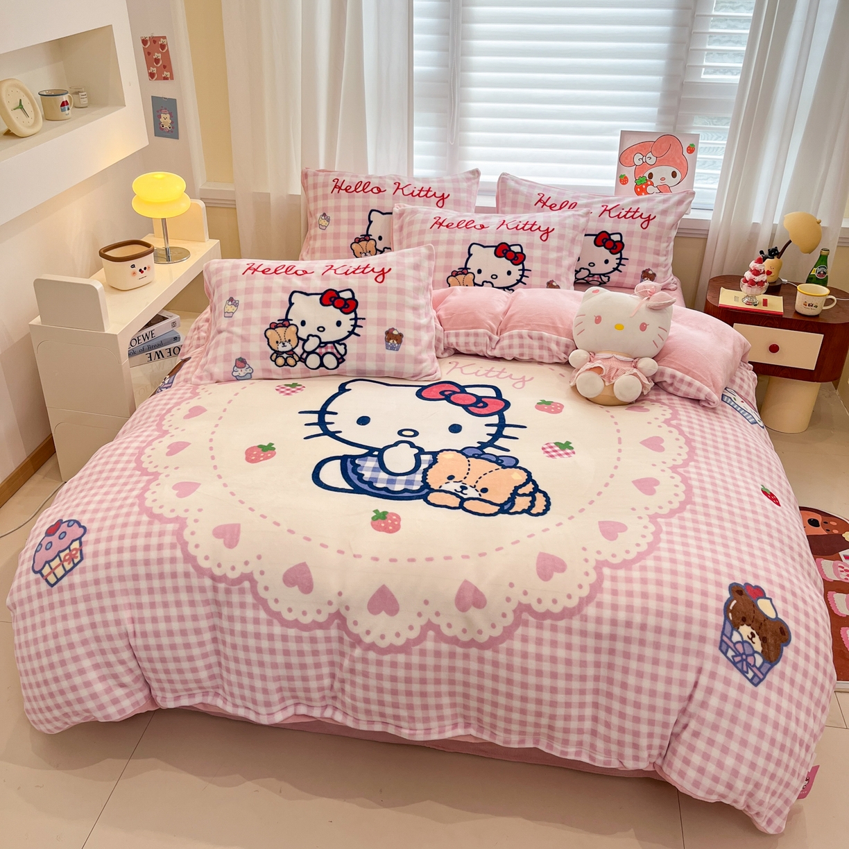 91家纺网 家纺一手货源 找家纺 金爱家 2025新品大版卡通平网数码印花加厚高克重牛奶绒皮卡丘系列四件套 绒大版-奶油kt