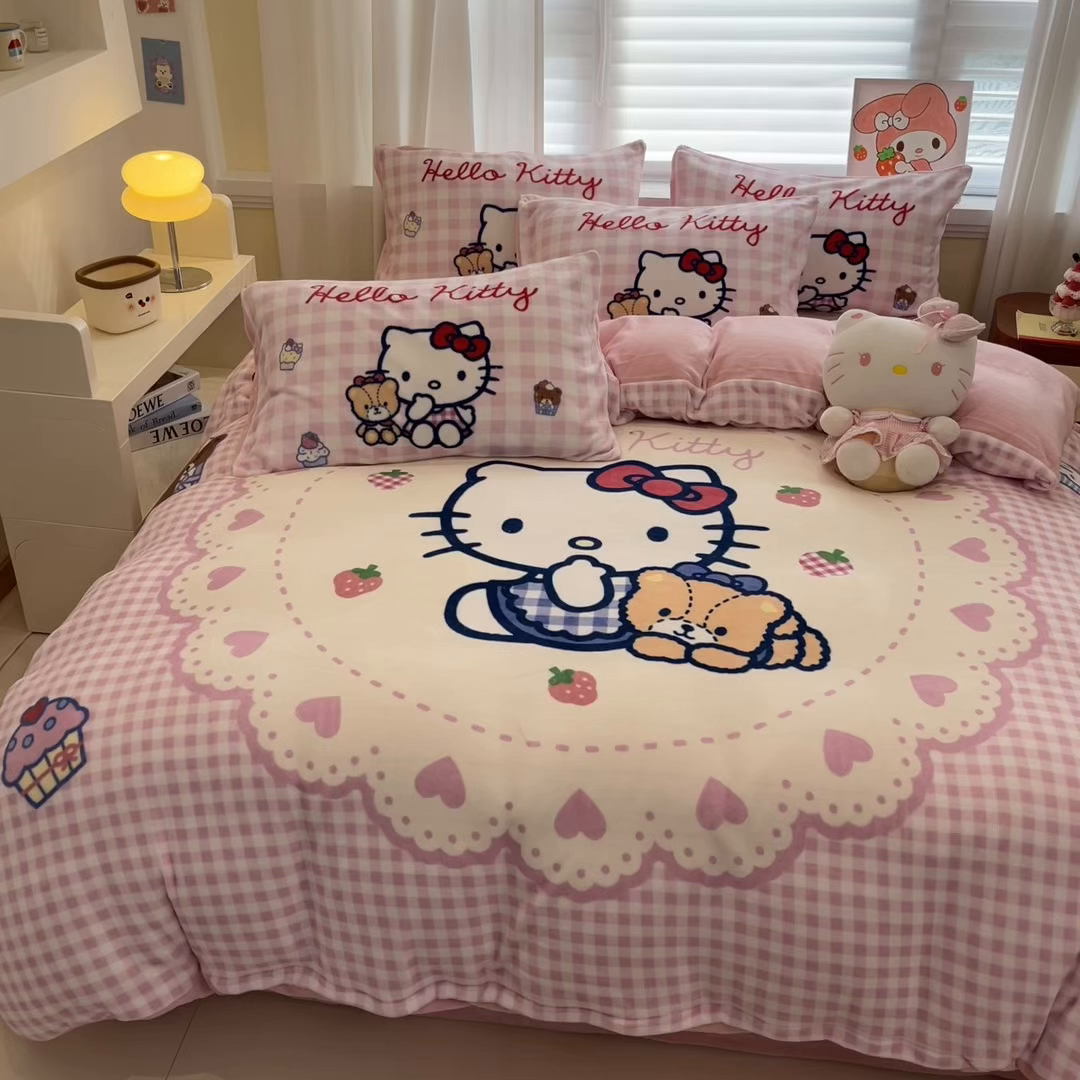 91家纺网 家纺一手货源 找家纺 金爱家 2025新品大版卡通平网数码印花加厚高克重牛奶绒皮卡丘系列四件套 绒大版-奶油kt