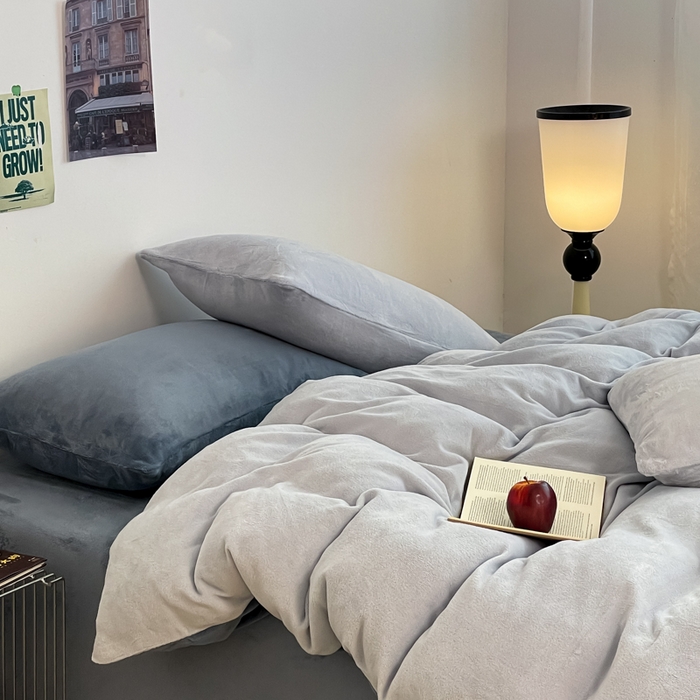 91家纺网 家纺一手货源 找家纺 三朵家纺 2025新款法莱绒混搭四件套 粉兰+蔚蓝