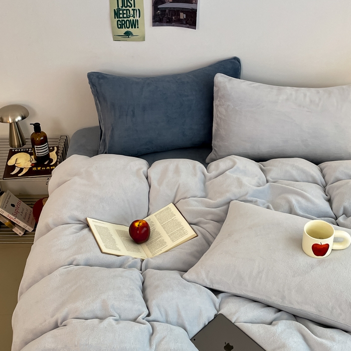 91家纺网 家纺一手货源 找家纺 三朵家纺 2025新款法莱绒混搭四件套 粉兰+蔚蓝