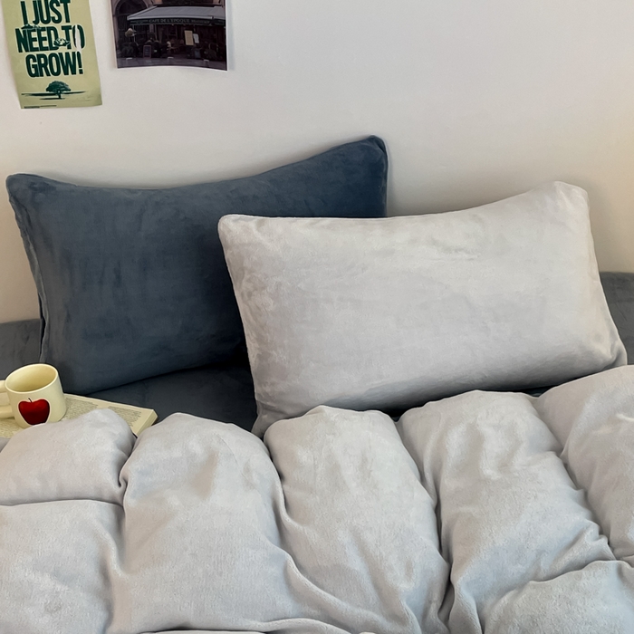 91家纺网 家纺一手货源 找家纺 三朵家纺 2025新款法莱绒混搭四件套 粉兰+蔚蓝