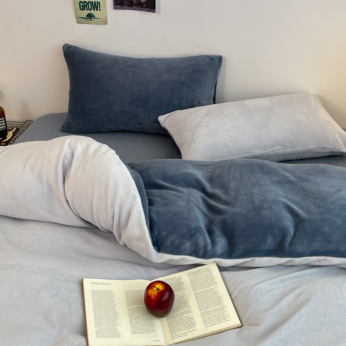 91家纺网 家纺一手货源 找家纺 三朵家纺 2025新款法莱绒混搭四件套 粉兰+蔚蓝