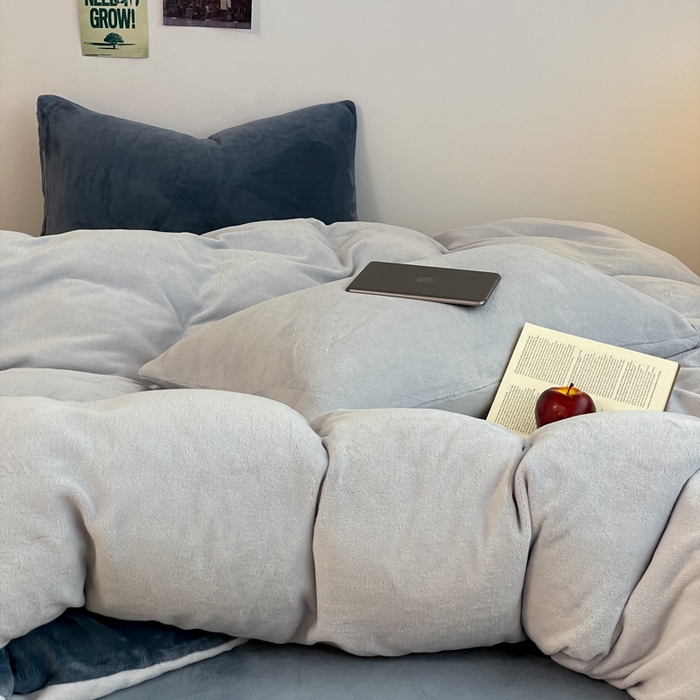 91家纺网 家纺一手货源 找家纺 三朵家纺 2025新款法莱绒混搭四件套 粉兰+蔚蓝