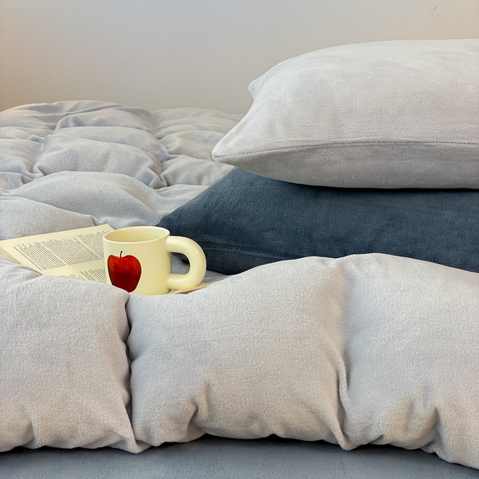 91家纺网 家纺一手货源 找家纺 三朵家纺 2025新款法莱绒混搭四件套 粉兰+蔚蓝