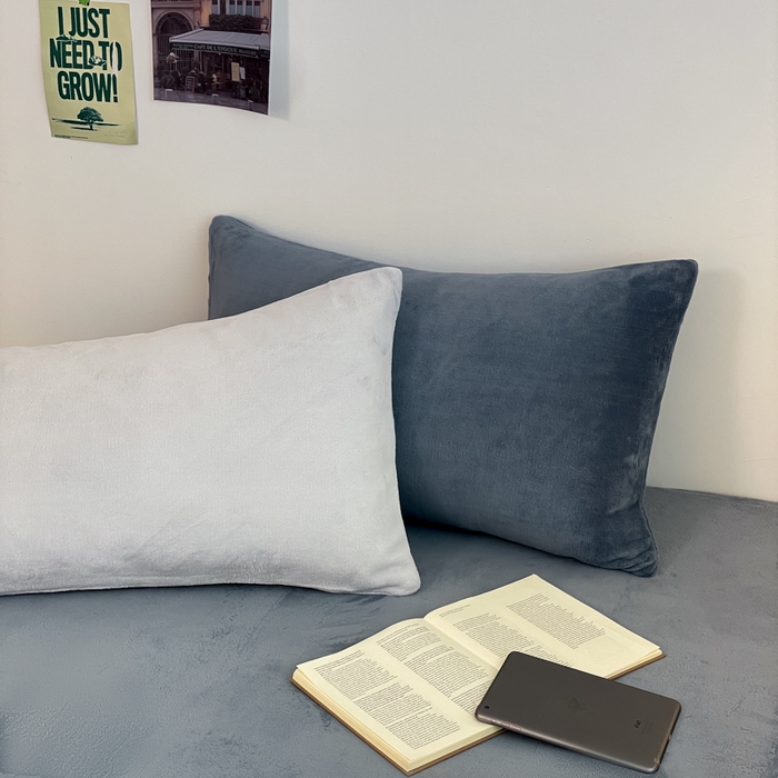 91家纺网 家纺一手货源 找家纺 三朵家纺 2025新款法莱绒混搭四件套 粉兰+蔚蓝