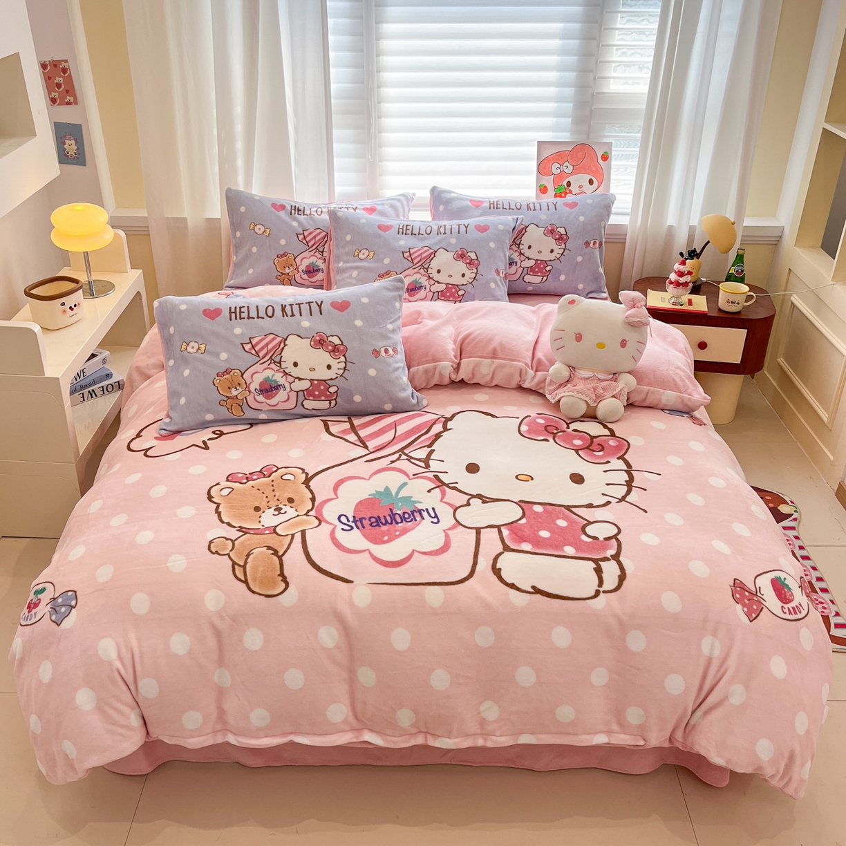 91家纺网 家纺一手货源 找家纺 金爱家 2025新品大版卡通平网数码印花加厚高克重牛奶绒皮卡丘系列四件套 绒大版-糖果kt