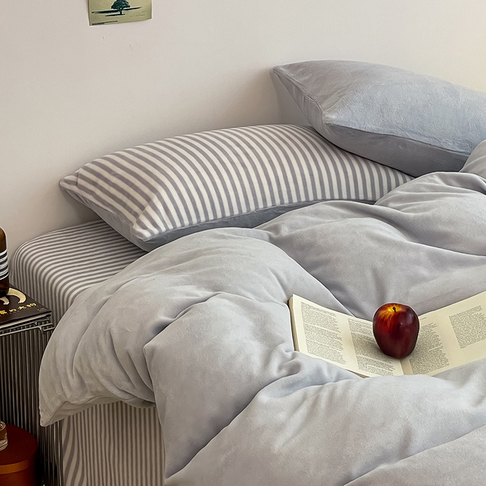 三朵家纺 2025新款法莱绒混搭四件套 粉兰+细条