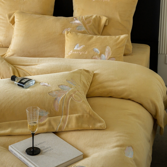 91家纺网 家纺一手货源 找家纺 （总）FORTWO家纺 2024新款230G牛奶绒压线款四件套