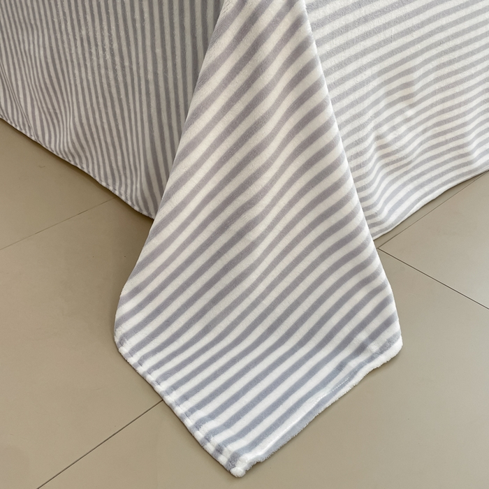 91家纺网 家纺一手货源 找家纺 三朵家纺 2025新款法莱绒混搭四件套 粉兰+细条