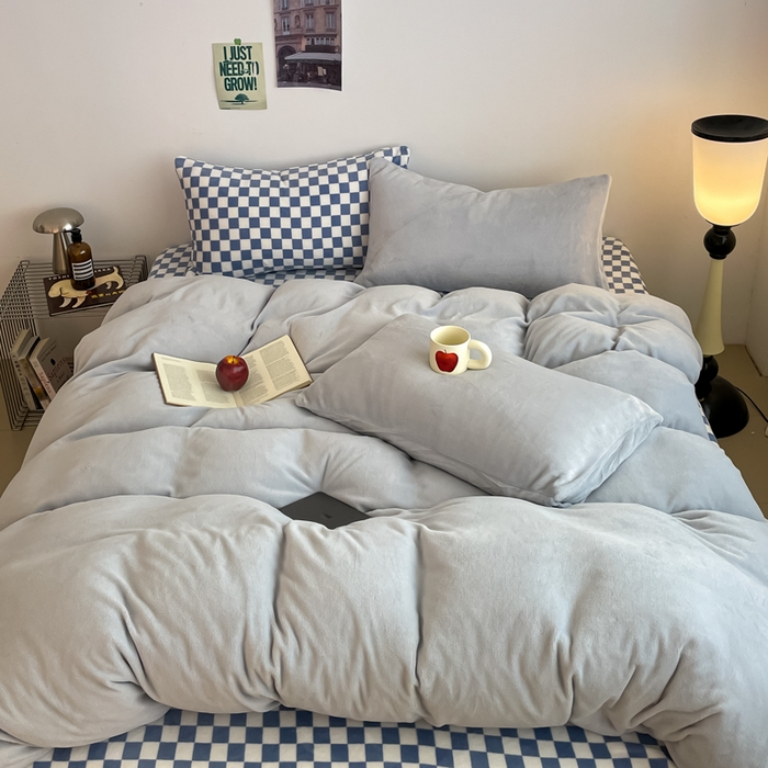 91家纺网 家纺一手货源 找家纺 三朵家纺 2025新款法莱绒混搭四件套 粉蓝+蓝格