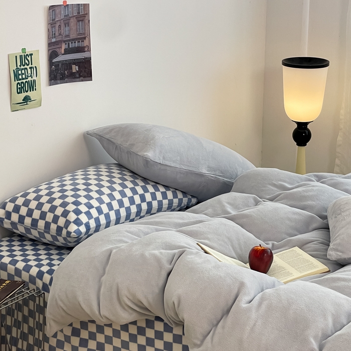 91家纺网 家纺一手货源 找家纺 三朵家纺 2025新款法莱绒混搭四件套 粉蓝+蓝格