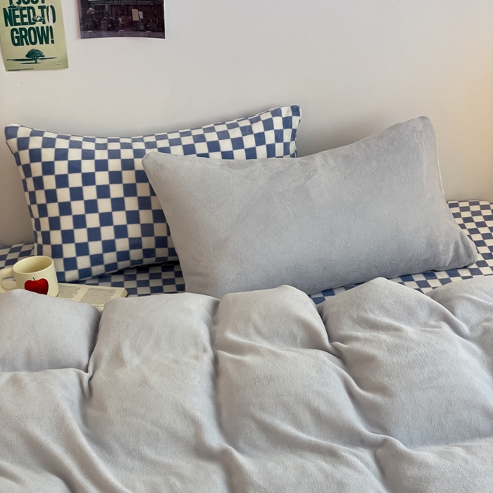 91家纺网 家纺一手货源 找家纺 三朵家纺 2025新款法莱绒混搭四件套 粉蓝+蓝格