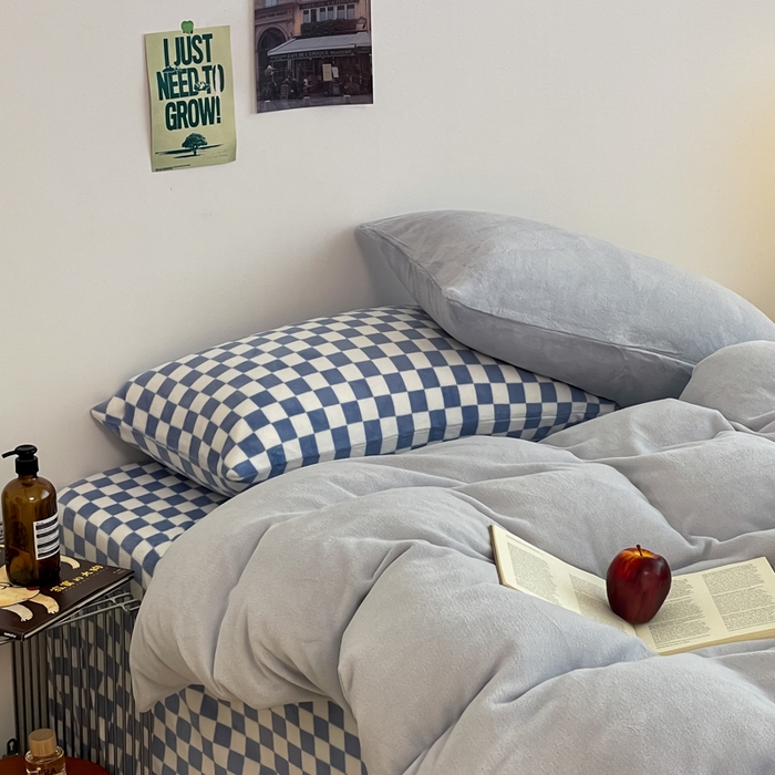 91家纺网 家纺一手货源 找家纺 三朵家纺 2025新款法莱绒混搭四件套 粉蓝+蓝格