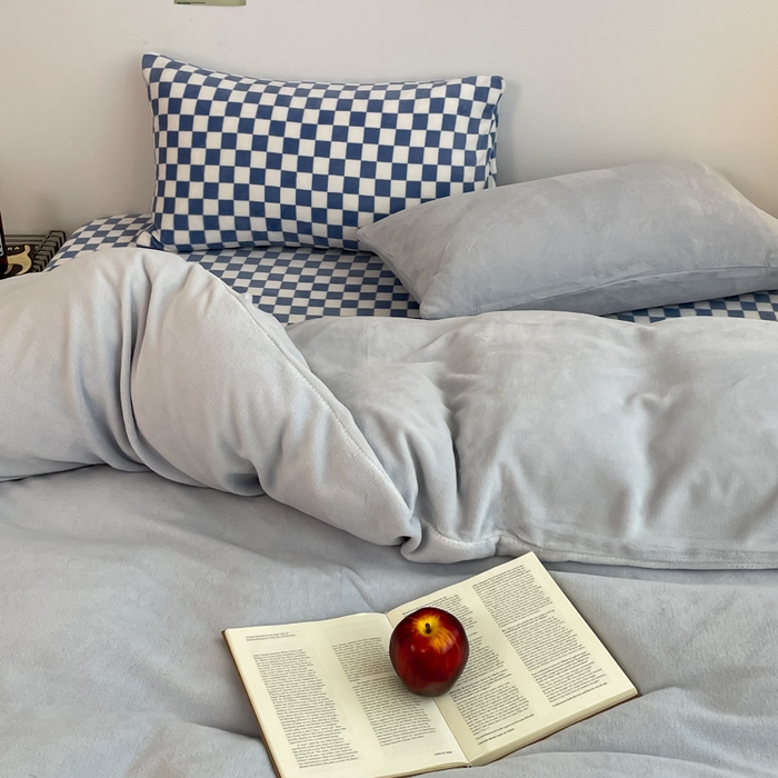 91家纺网 家纺一手货源 找家纺 三朵家纺 2025新款法莱绒混搭四件套 粉蓝+蓝格