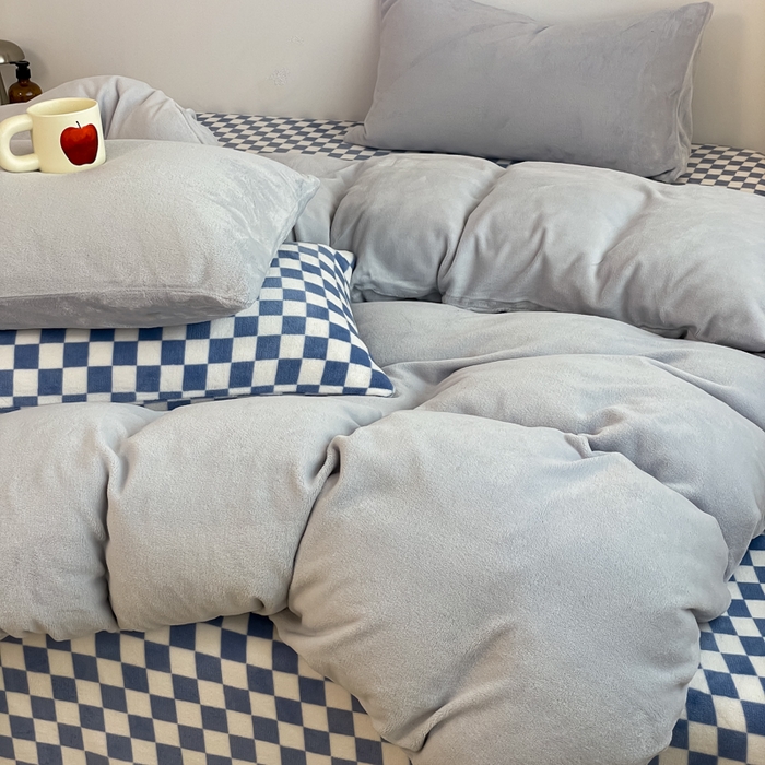 91家纺网 家纺一手货源 找家纺 三朵家纺 2025新款法莱绒混搭四件套 粉蓝+蓝格