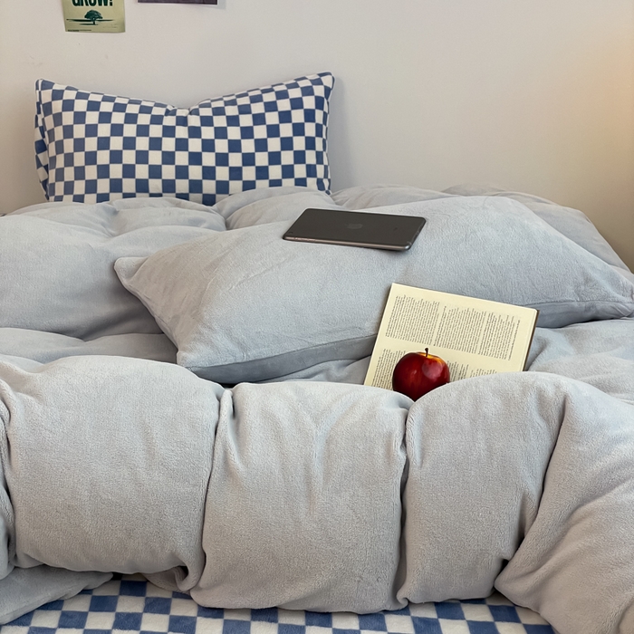 91家纺网 家纺一手货源 找家纺 三朵家纺 2025新款法莱绒混搭四件套 粉蓝+蓝格