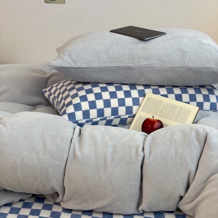 91家纺网 家纺一手货源 找家纺 三朵家纺 2025新款法莱绒混搭四件套 粉蓝+蓝格